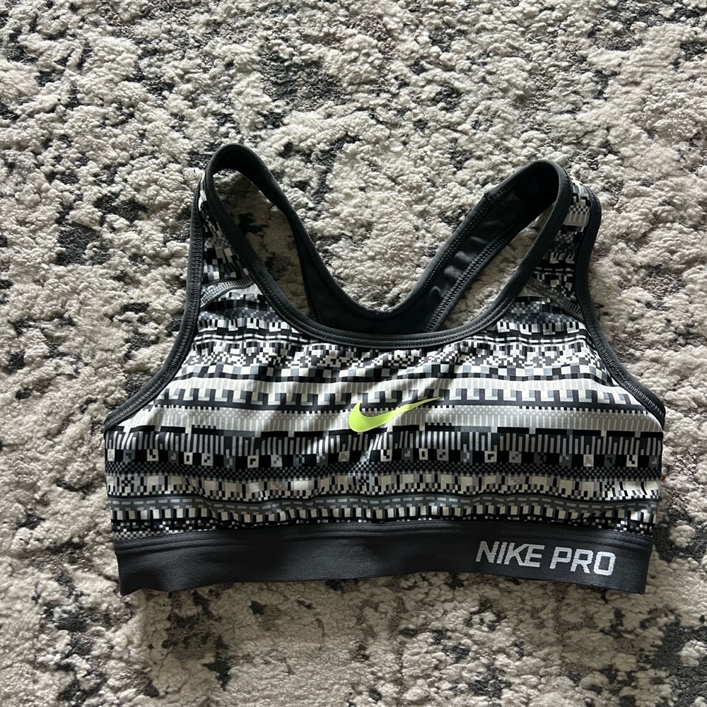 Nike Pro Women's Geometric Gray and White Sports Bra